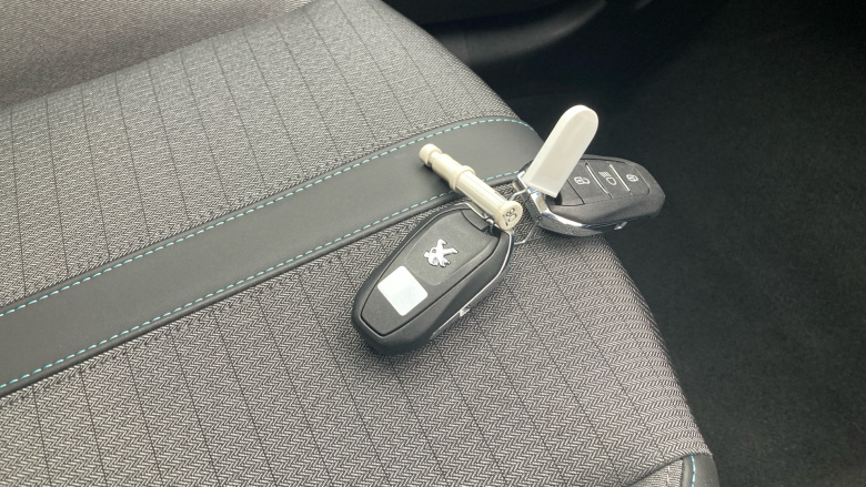 Peugeot 208 1.2 PureTech 100 Allure Premium + 5dr EAT8 Petrol Hatchback